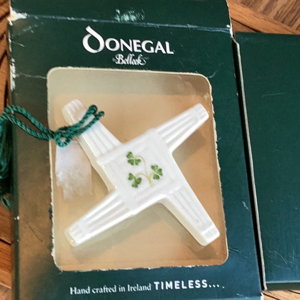 ☘️ DONEGAL Belleek ST BRIGID PENDANT
DEADSTOCK ☘️